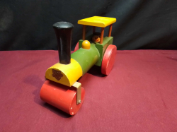 A Child Wooden Steam Roller Toy.L.23 H.16 Cm.
