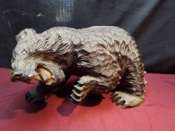 A carved wood bear. W.36 H.22 Cm.