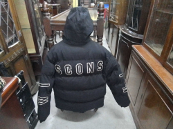A high quality winter jacket Size L.(new)