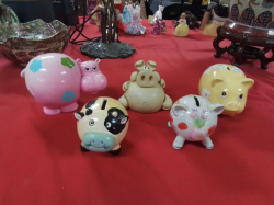 2 Comical Piggys, 1 Hipo 1 Cow Banks.
