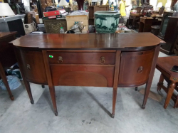A Lovely Serpentine Front Mahogany 6 Legs Sideboard(044). D.61 L.163 H.92 Cm.