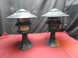 A pair of high quality outside house lightning (new). H.34 W.25 Cm.