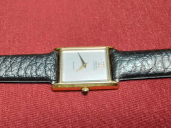 A vintage SEIKO LASSALE model 8420-5099 slim ladies watch (working)