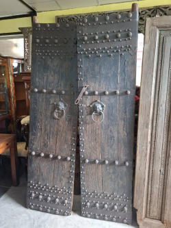 Antique decorative Chinese Doors. Approximate measurements: H: 260cm W: 110cm D: 13cm,