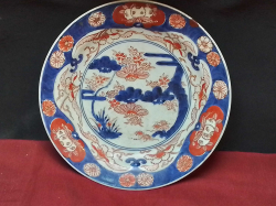 Antique Imari plate. W. 27.5 Cm.