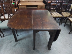 Oak Drop Leaf Table. L.150 W.105 H. 76 Cm.