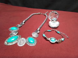 3 Turquoise Sliver 70s Jewelry Set.