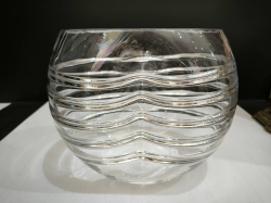 A Ogetti Murano hand blown clear art glass vase having pinched and ribbed design signed Alfredo Barbini remains factory labels (H. 24cm. W. 26 cm.)
