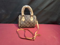 A Lovely High Quality Lady Shoulder Bag (new)