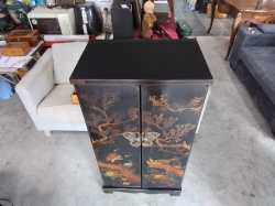 A Vintage Stunning Chinese Hand Painted Cocktail Cabinet with key. W.63 D.40 H.118 Cm.