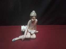 A 1992 retired NAO by LLADRO figurine