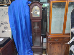 Westminster chimes grandfather clock in mahogany. W.42 D.23 H.186 Cm.