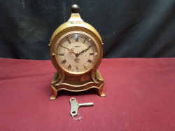Musical German Clock with Pendent and Key. W.10 D.7 H.17 Cm.