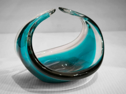 A Kumela Finland Art Glass Basket Sulo Gronberg blue to clear. W.12 H.11 Cm.