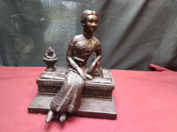 A Resin Queen of Thailand Sculpture. H.24.5 L.23 Cm.