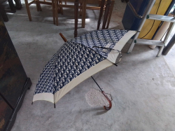 Original Christian Dior amberstone handle umbrella. L.80 Cm.