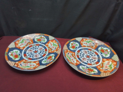 2 large special made Imari plates (stamped). W. 35.5 Cm.