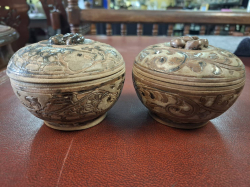 A Pair of Sukhothai glazed ceramic covered box painted with trailing flowers pattern. Width 10 cm