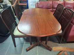Wooden extendable dining table and 4 chairs. W. 93 Cm. Long151 Cm H. 74 cm