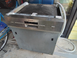 A SIEMENS Dish Washer.