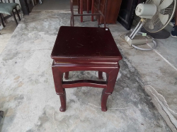 Antique Chinese Table. W.36 L.39 H.52 Cm.