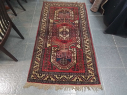 A handmade carpet from Turkmen turkey. 105x190 Cm.
