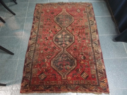 Persian Sherazi design Carpet. 113x160 Cm.