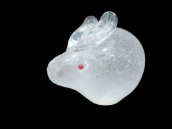 A Murano glass rabbit sculpture