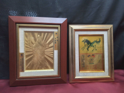 A Pair of Gold Plated Pictures on Framed.
Large 28x33 Cm.