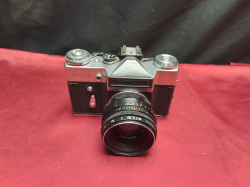 A Large Antique Camera.