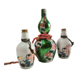 Retro Showa-era ornaments, A pair of Sake bottle with Japanese erotic art (Shunga) and Gourd-Shaped Sake Bottle