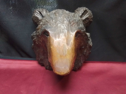 A carved wood bear wall hanging. W.21 H.20 Cm.