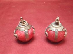 2 beautiful red Jade paper weights decorated with dragon and tiger.H.6 Cm.