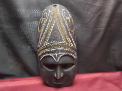 A design African mask wall hanging.W.21 H.43 Cm.  