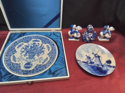 5 items of delft porcelain includes a 10