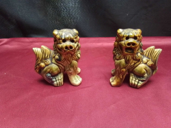 A pair of Chinese green porcelain foo dogs 4