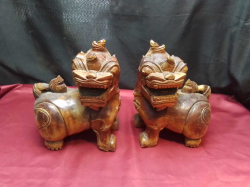 A Lovely Pair of Antique Wooden Dogs of Foe. W.20 H.25 Cm. 