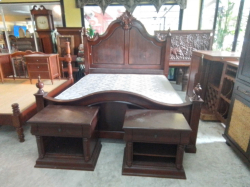A Luxury King Size Wooden Bed and slumberland by England as new with 2 bed side Cabinets.
