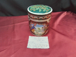 A Chinese Antique Lidded Porcelain Tea Caddy Beautifully Hand Painted Scenes Qing Dynasty. 6