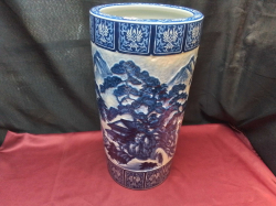 Chinese blue and white umbrella stand ,Qing Dynasty. W.24 H.47 Cm.