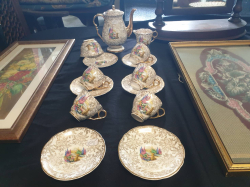 A beautiful English Jane Ridge Burslem 14 pieces Porcelain set
of Crinolin lady pattern.