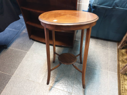 C,1910 good quality Edwardian inlaid mahogany round table with shelf below and quarter veneers top.W.53 H.71 Cm.
