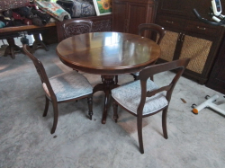 A Vintage Mahogany Extendable Dining Table W.109 L.148 H.77 Cm. with 4 Chairs.