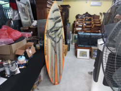 A high quality surfboard as a new. W.49 L.179 Cm.