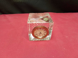 A beautiful Waterford Crystal cube clock (needs battery) 6 cm cube sunburst design