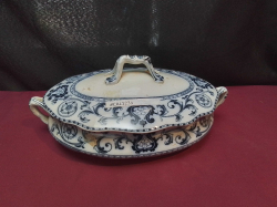 A Nice Old Burslem Tureen Blue and  White. W.30.5 H.15 Cm.
