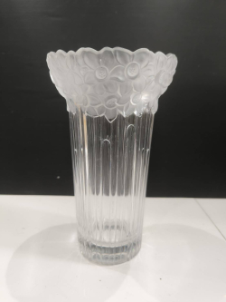 A Noritake crystal glass , frosted flower design on the top rim  H. 23 cm.