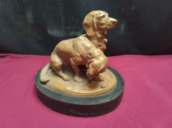 A Pair of Spaniels on A Slate Base. H.18 L.20 W.14 Cm.