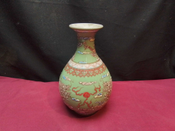 Beautiful High Quality Chinese Hand Painted Dragon Porcelain Vase market with Antique Qing Dynasty Mark. W.12 H.22 Cm.