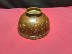 Beautiful Chinese Bronze Bowl with nice decoration and antique mark on the bottom. W.12 H.7 Cm.